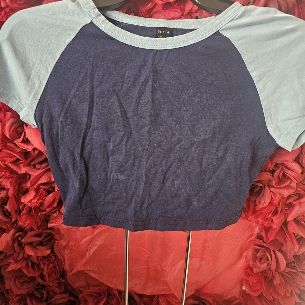 SHEIN Women's Blue and Light Blue Raglan Crop Top Size Medium